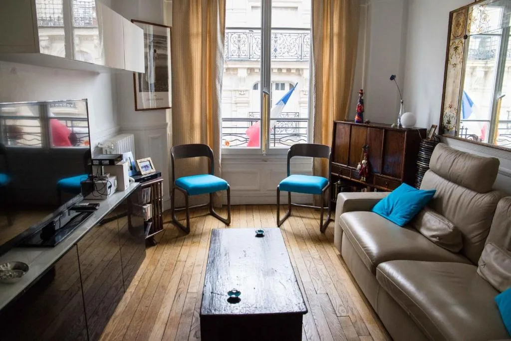 Charming bright apartment near MONTMARTRE, Paris, Franţa