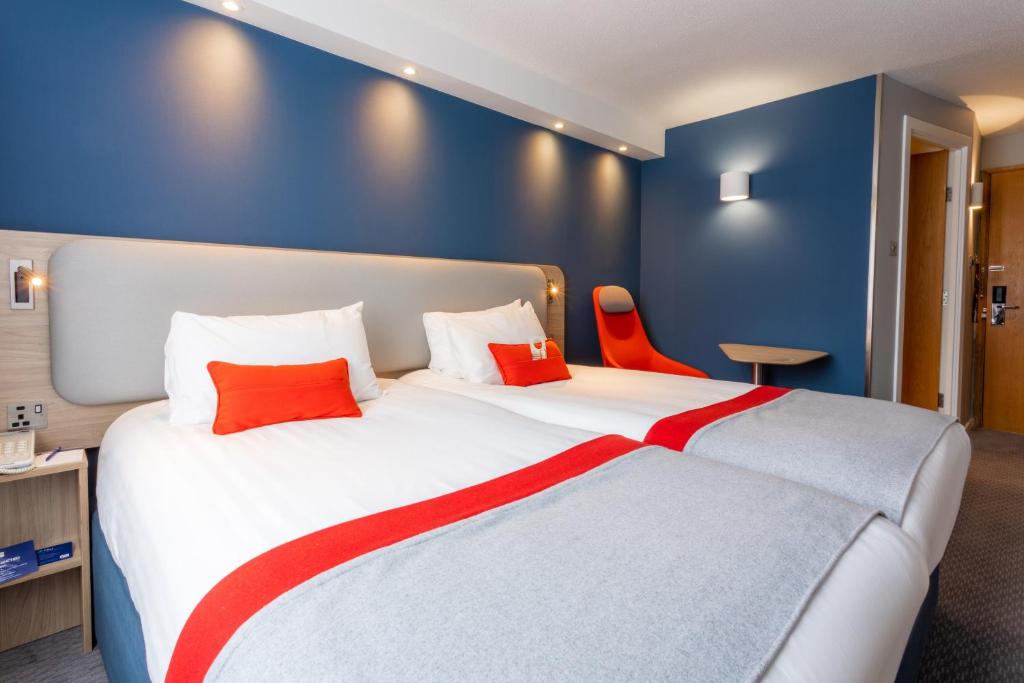 Postel nebo postele na pokoji v ubytování Holiday Inn Express - Glasgow - City Ctr Theatreland by IHG