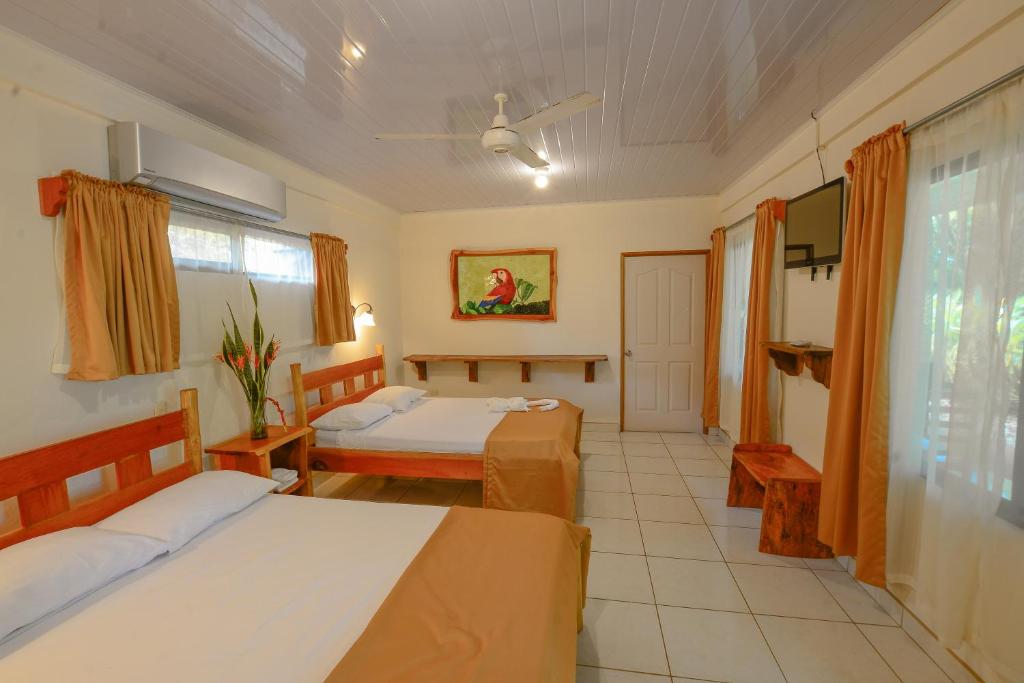 Hotel Cerro Lodge - Queen Room With Two Queen Beds