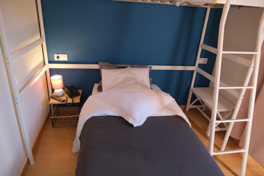 Postel nebo postele na pokoji v ubytování Hotel Arbre De Neu