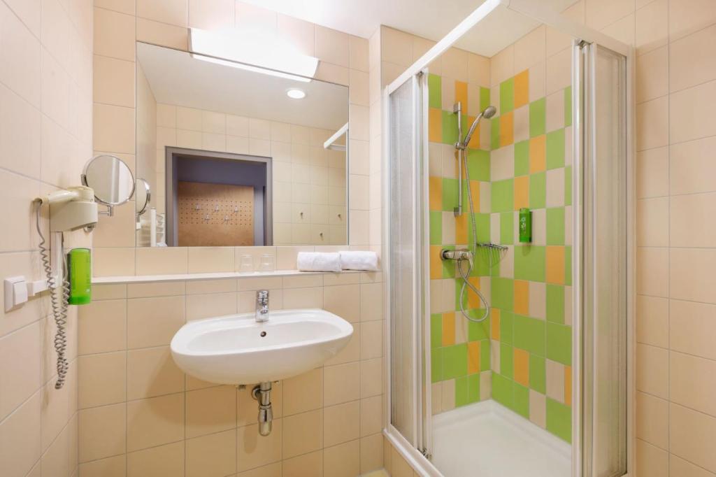Koupelna v ubytování JUFA Hotel Waldviertel