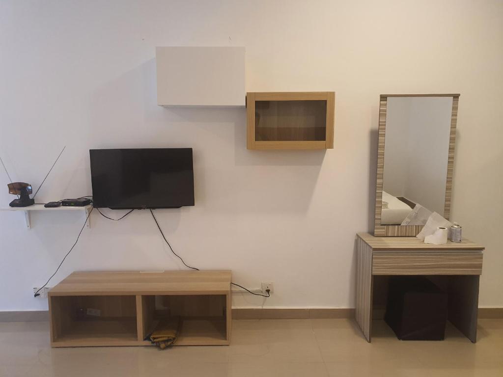 TV a/nebo společenská místnost v ubytování Bangi Perdana Hotel