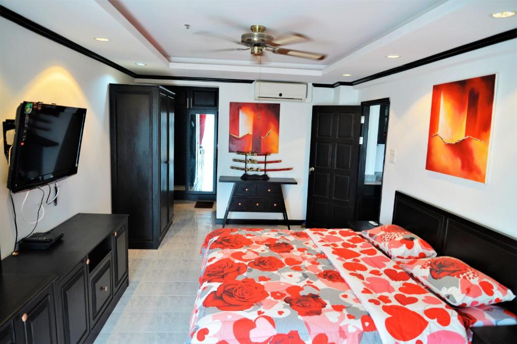 TV a/nebo společenská místnost v ubytování Beach condo Jomtien pool view large modern 1 bedroom + Kitchen