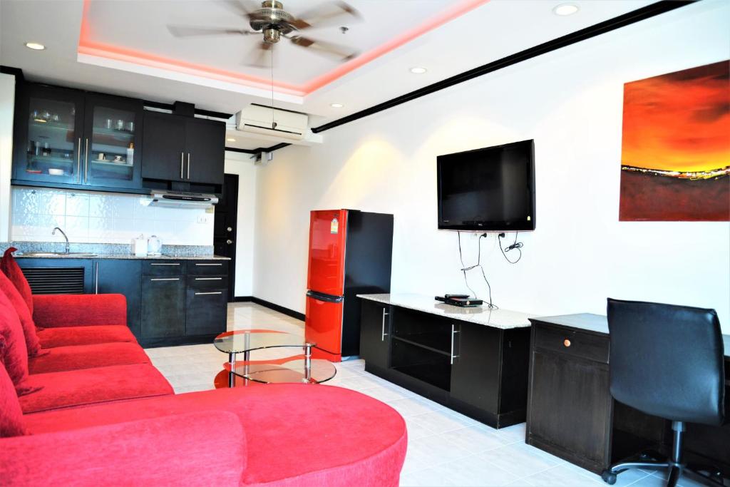 TV a/nebo společenská místnost v ubytování Beach condo Jomtien pool view large modern 1 bedroom + Kitchen