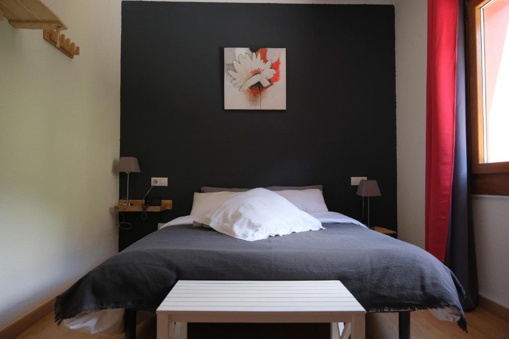 Postel nebo postele na pokoji v ubytování Hotel Arbre De Neu