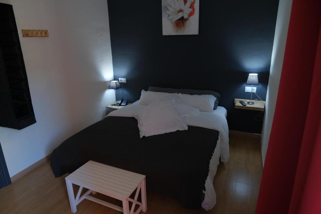Postel nebo postele na pokoji v ubytování Hotel Arbre De Neu