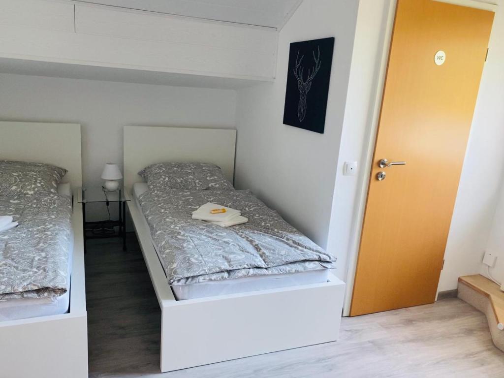 Postel nebo postele na pokoji v ubytování Pension Platzhirsch