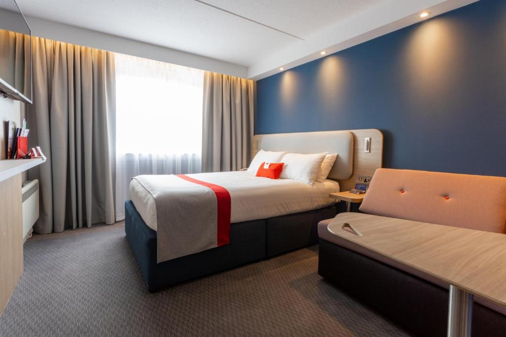 Postel nebo postele na pokoji v ubytování Holiday Inn Express - Glasgow - City Ctr Theatreland by IHG