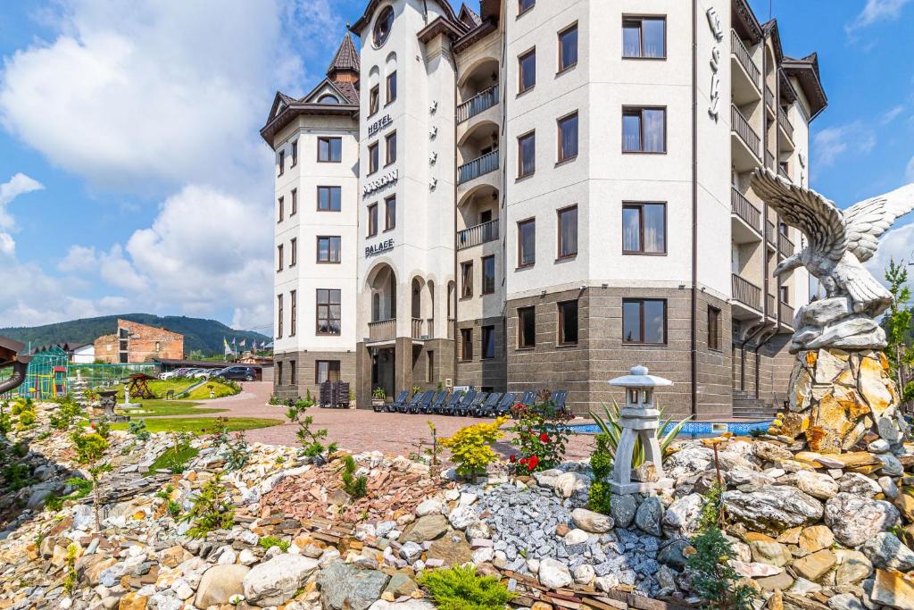 Nespecifikovaný výhled na hory nebo výhled na hory při pohledu z hotelu