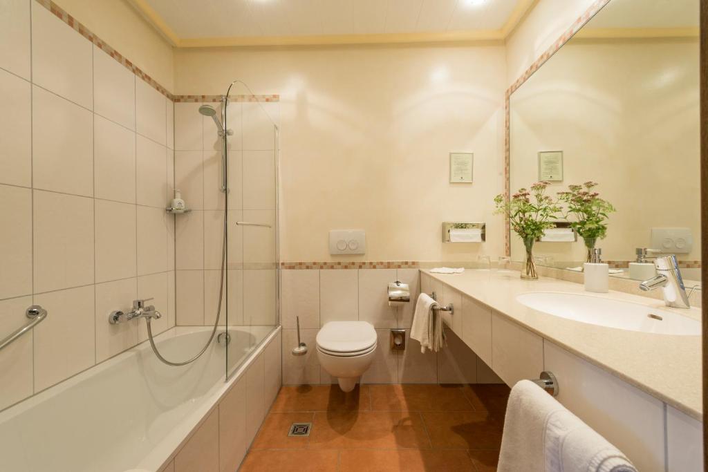 Koupelna v ubytování Hotel & Weinhaus Anker