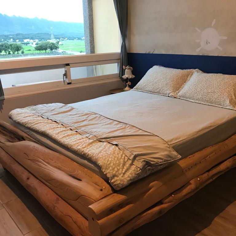 Postel nebo postele na pokoji v ubytování 池上5159懷舊民宿 請勿用阿勾達訂房