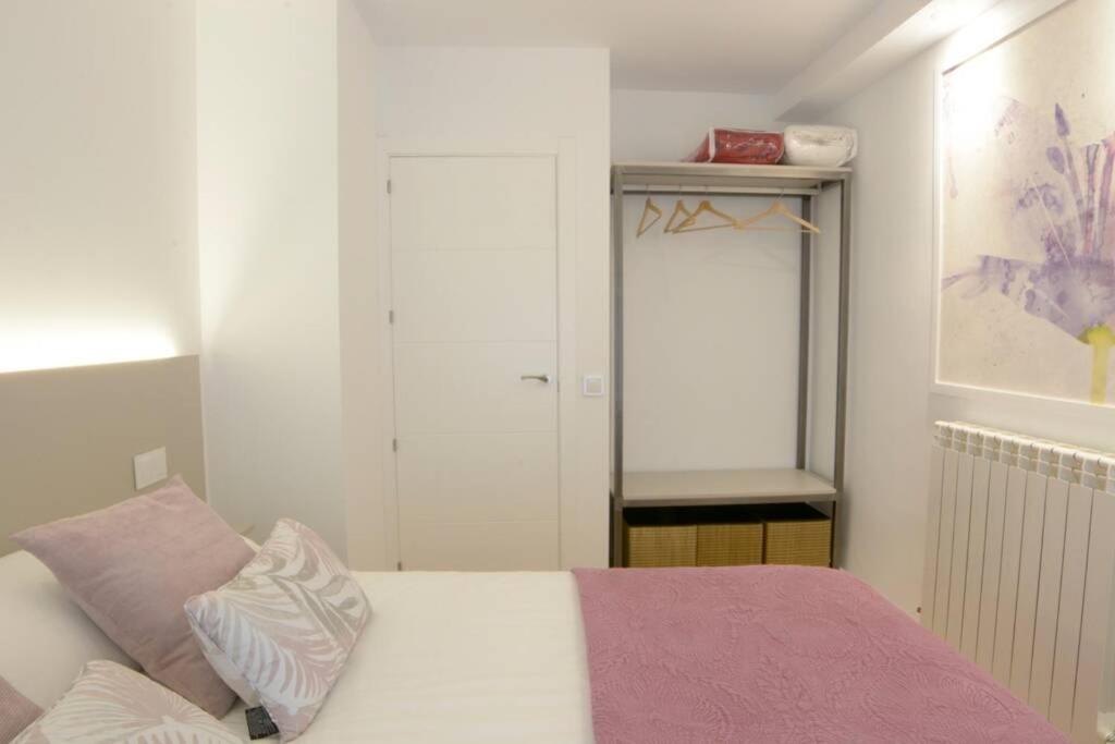 Postel nebo postele na pokoji v ubytování VUT La Casa de las Flores