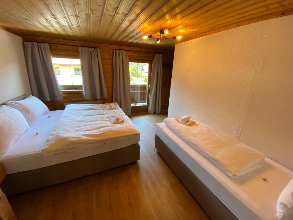 Postel nebo postele na pokoji v ubytování Flachau Lodge