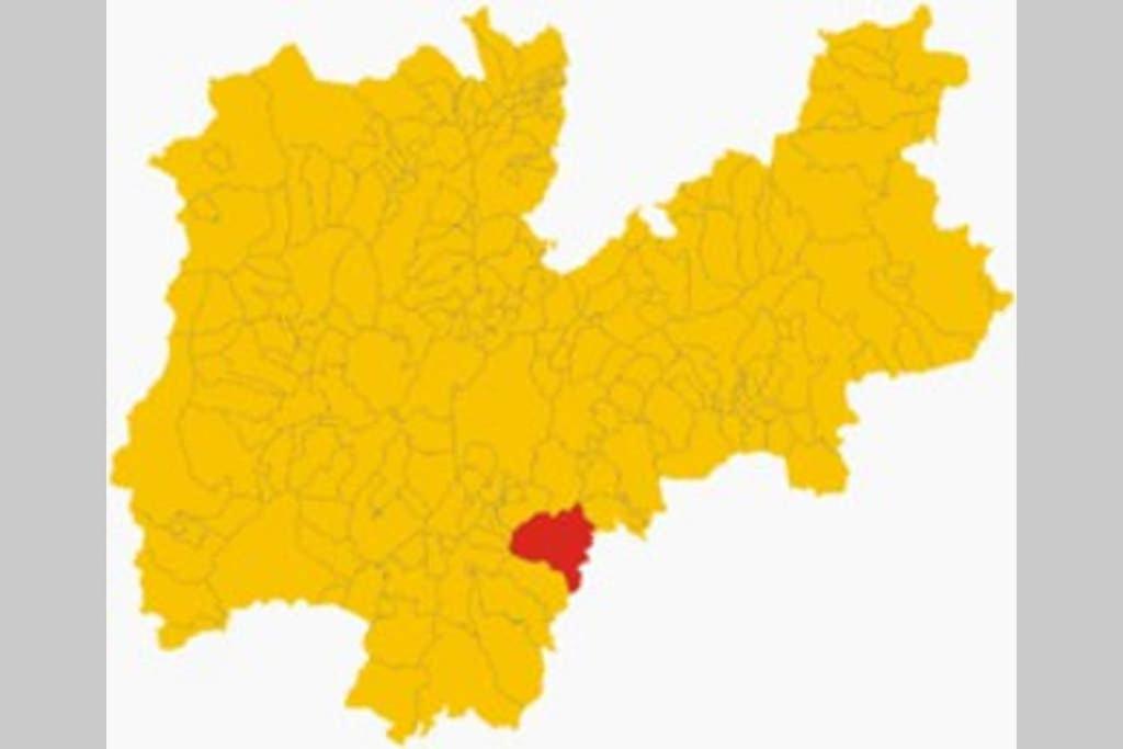 um mapa da China com um ponto vermelho em Alloggio vacanze in montagna per coppia em Folgaria