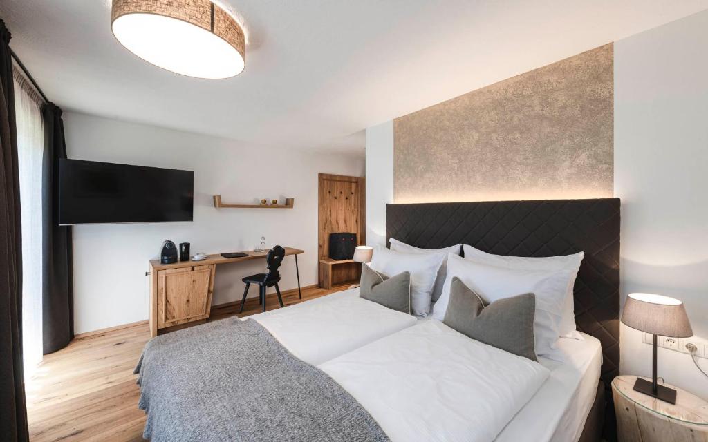 Postel nebo postele na pokoji v ubytování Chalet Grumer Suites&Spa