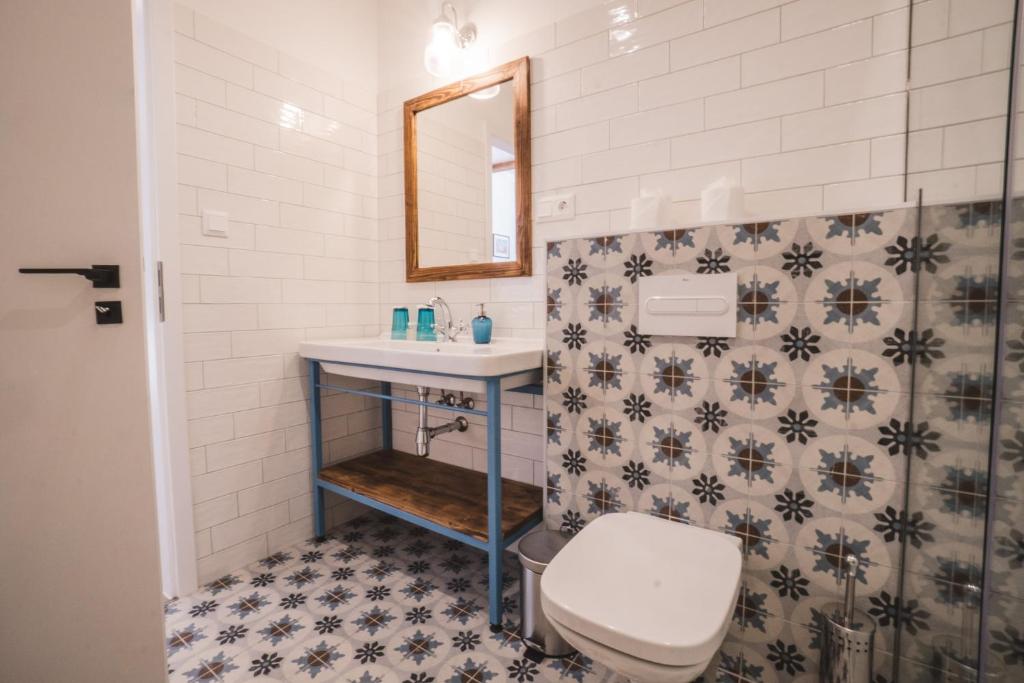 a bathroom with a toilet and a sink at Mathias Rex in Szentendre