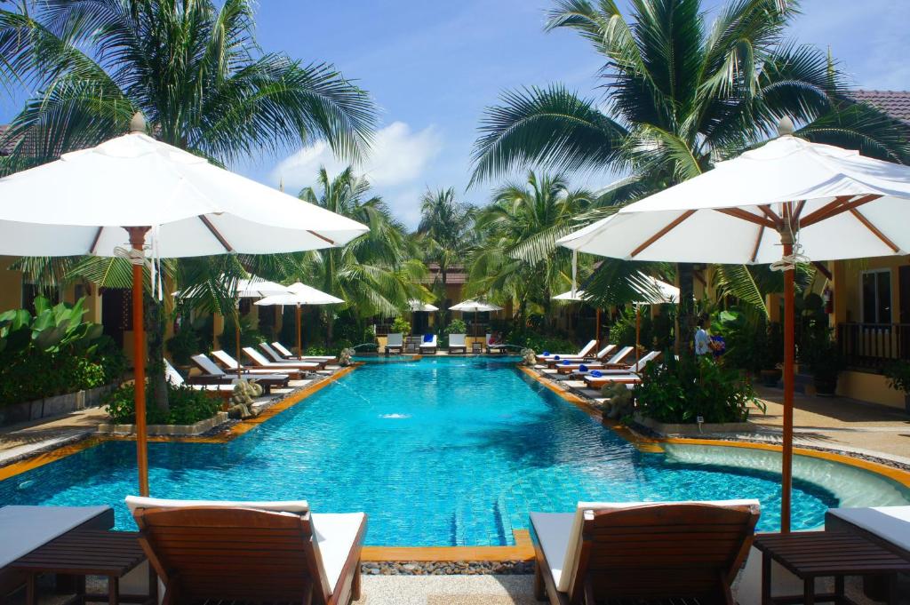 Bazén v ubytování Le Piman Resort nebo v jeho okolí