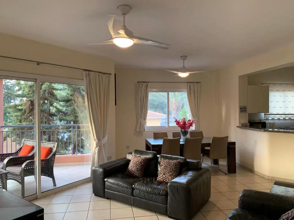 Limnaria Gardens: Sunny 2 Bed Apartment, Paphos, Cyprus