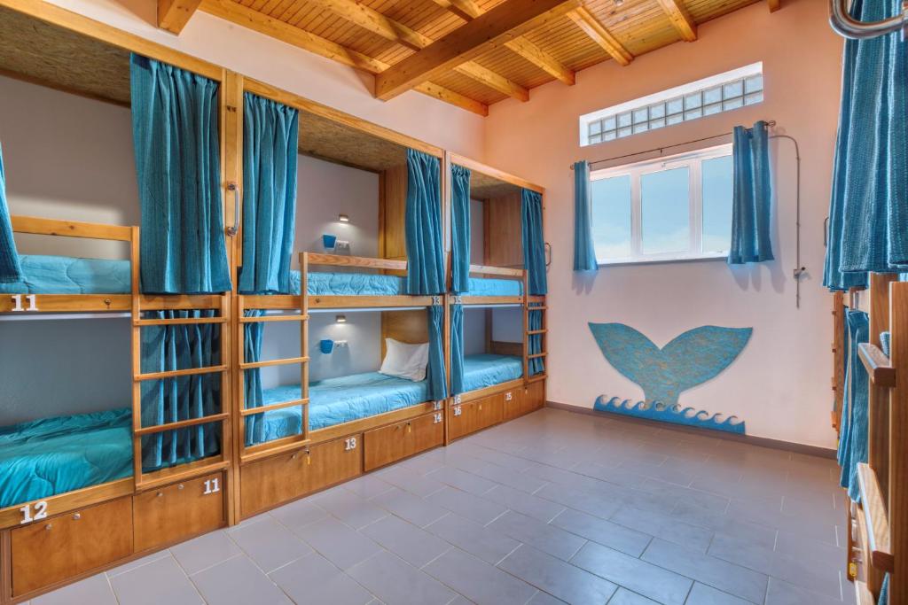 Cama ou camas em um quarto em Sagres Sun Stay - Surf Camp & Hostel