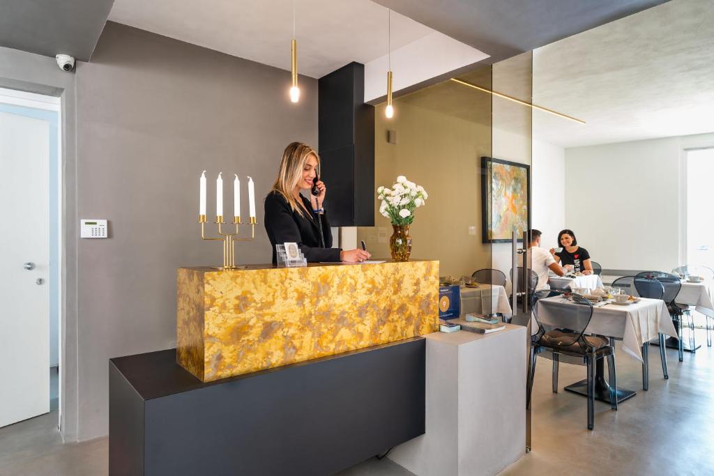 Hostia v ubytovaní Re Dionisio Luxury Suites