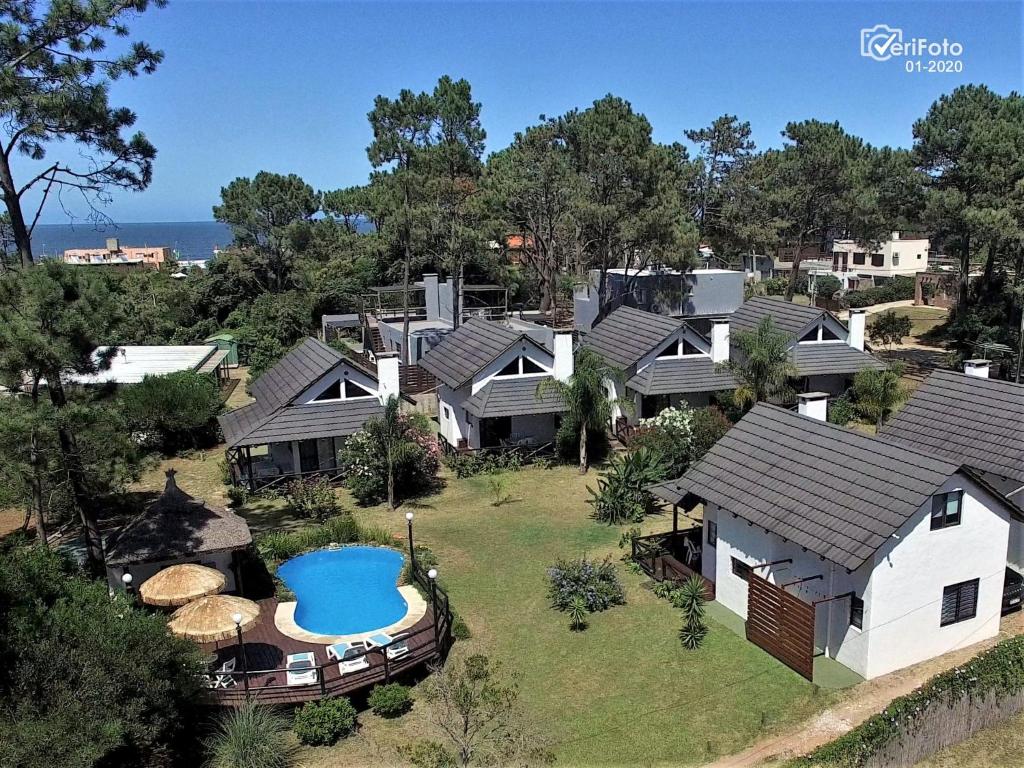 Bazén v ubytování Bungalows Punta Colorada nebo v jeho okolí