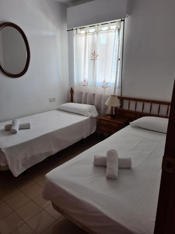 A bed or beds in a room at SERVICE APART LAZARO - Aguamarina 1 dormitorio