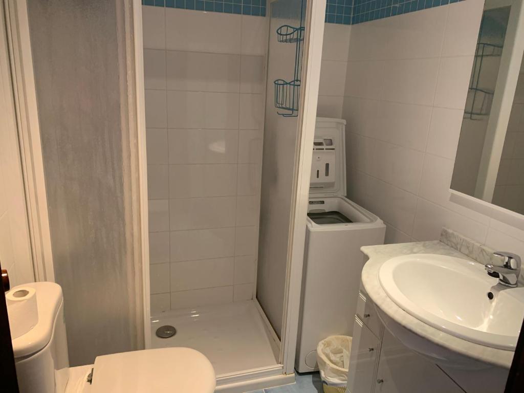 A bathroom at SERVICE APART LAZARO - Aguamarina 1 dormitorio