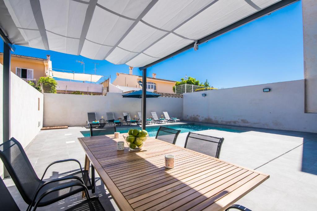 A balcony or terrace at Cala Morlanda 1