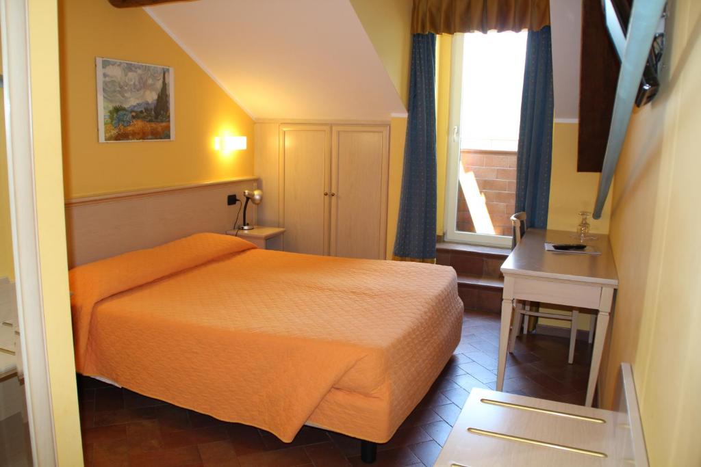 Łóżko lub łóżka w pokoju w obiekcie Hotel Excelsior Splendide