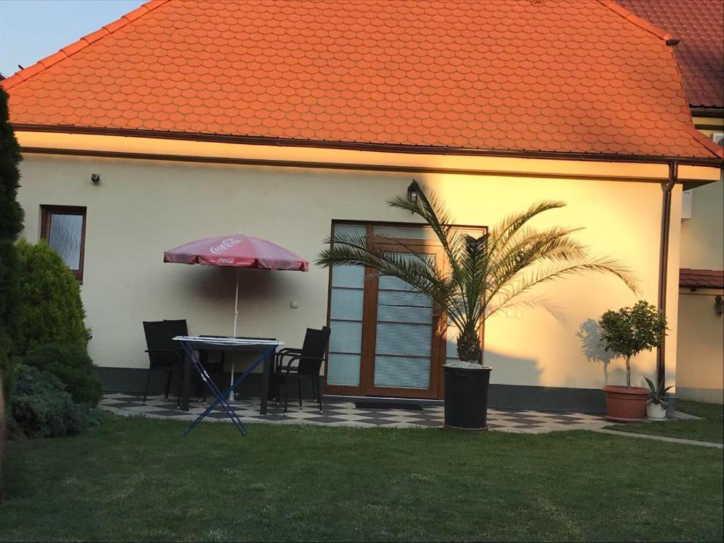 Vonkajšia záhrada v ubytovaní RRR Apartmány