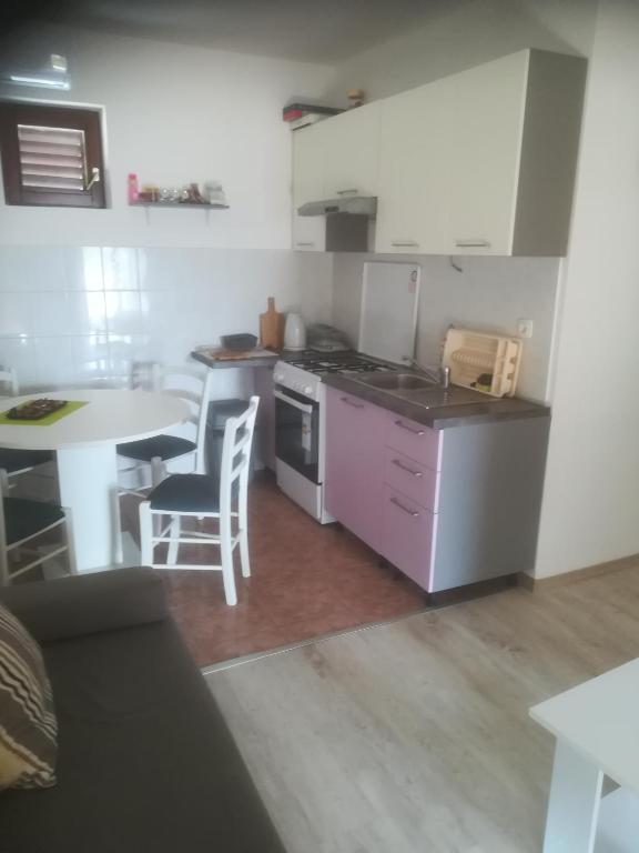Kuchyň nebo kuchyňský kout v ubytování Apartmani Huljev