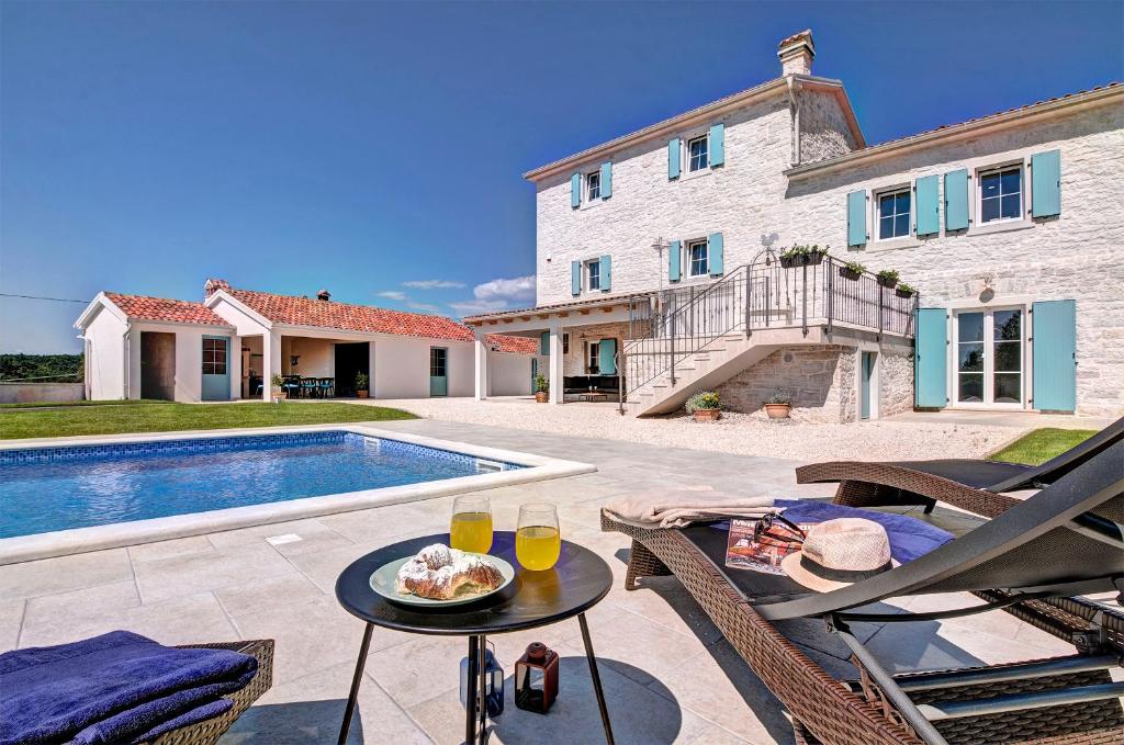 Fotografie z fotogalerie ubytování Stone Villa Milic with private pool in Barat, Istria v destinaci Barat