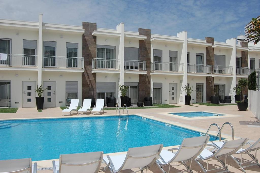 Bazén v ubytování Villas Mare Residence nebo v jeho okolí