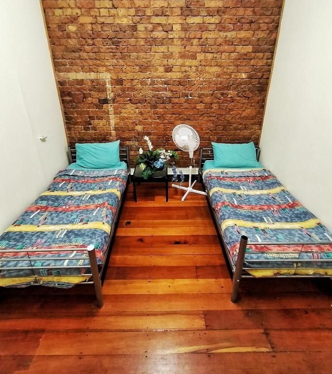 Postel nebo postele na pokoji v ubytování Surf 'N' Snow Backpackers