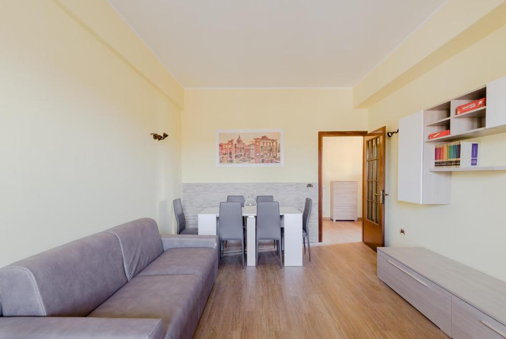 Le Rondini Apartment, 5 persone, 2 balconi, Policlinico Tor Vergata e Casilino, Metro C Torre Maura per il Colosseo a 10 minuti, WI-FI, aria condizionata - One-Bedroom Apartment