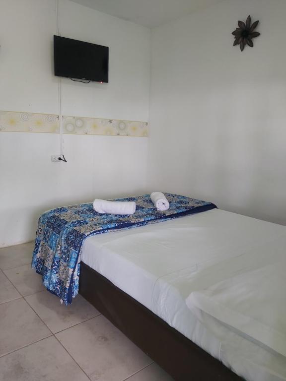 Voodi või voodid majutusasutuse Hostal y Camping Los Girasoles toas