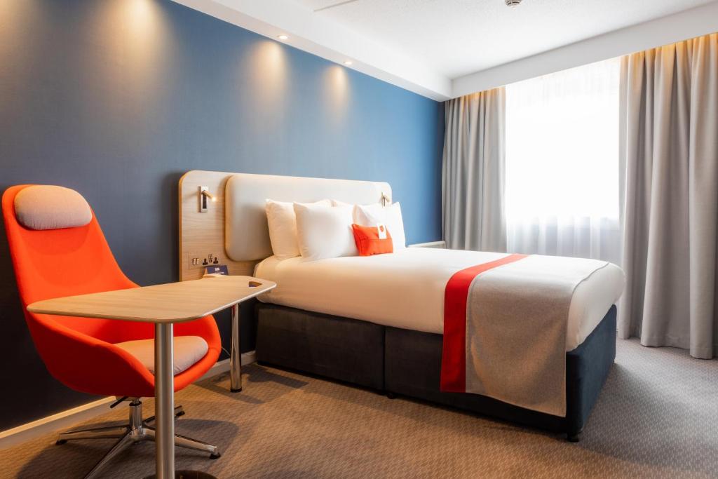 Postel nebo postele na pokoji v ubytování Holiday Inn Express - Glasgow - City Ctr Theatreland by IHG