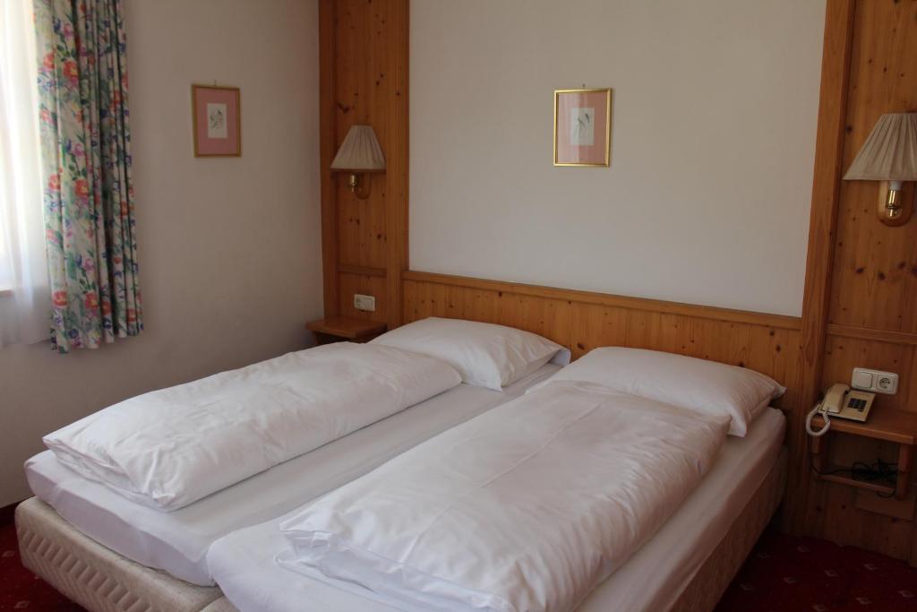 Postel nebo postele na pokoji v ubytování Hotel Grafenwirt