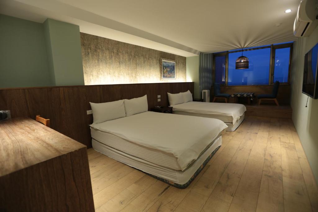 Postel nebo postele na pokoji v ubytování Jiufen HappyLand B&B