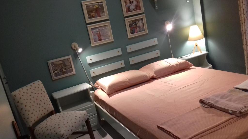 Postel nebo postele na pokoji v ubytování iliolithos rooms