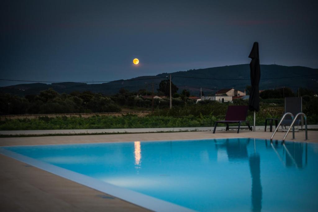 A piscina em ou perto de Quinta das Oliveiras Turismo Rural