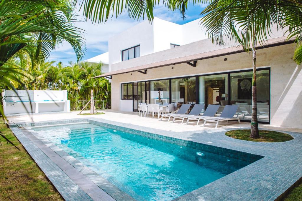 Bazén v ubytování Modern Villa with Pool in Punta Cana nebo v jeho okolí