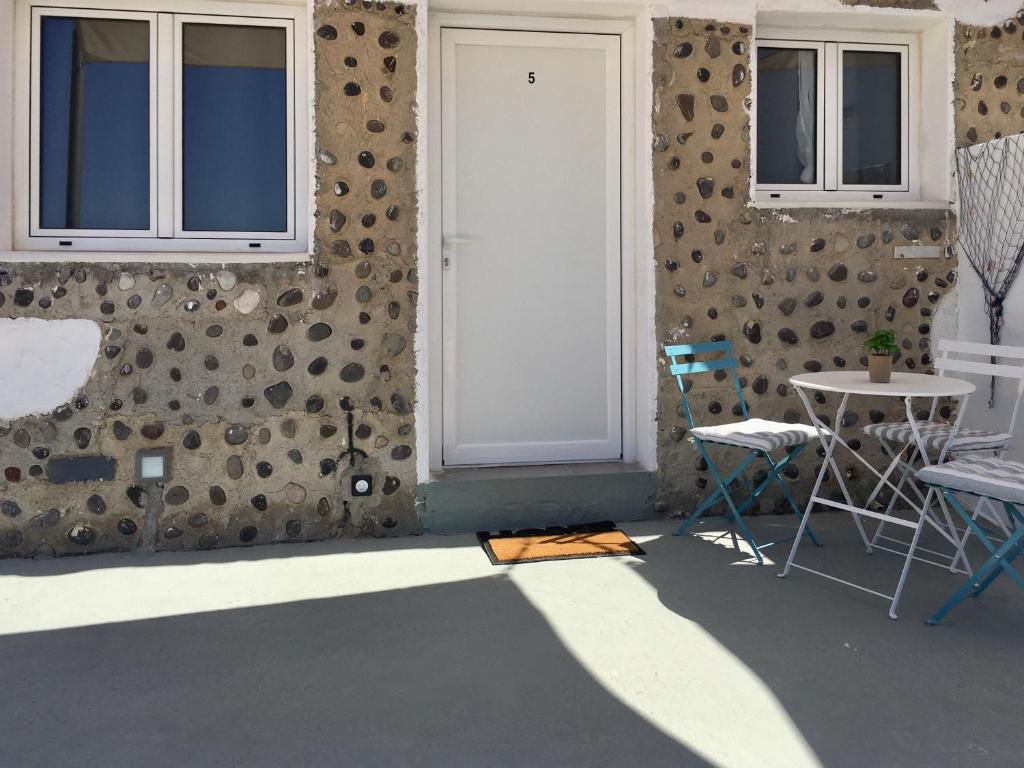 Kampanelia Village Suites - 17