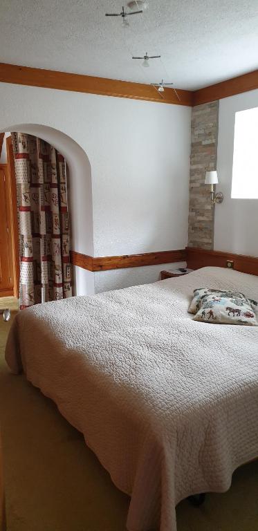 Postel nebo postele na pokoji v ubytování HOTEL de la Truite & SPA Le petit Nautilus