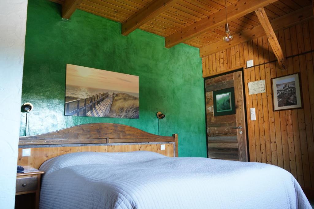 Postel nebo postele na pokoji v ubytování HOTEL de la Truite & SPA Le petit Nautilus