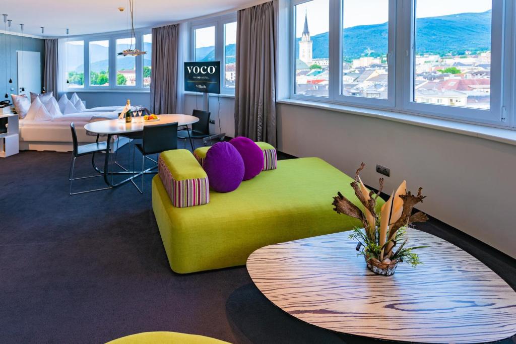 Posezení v ubytování voco Villach by IHG