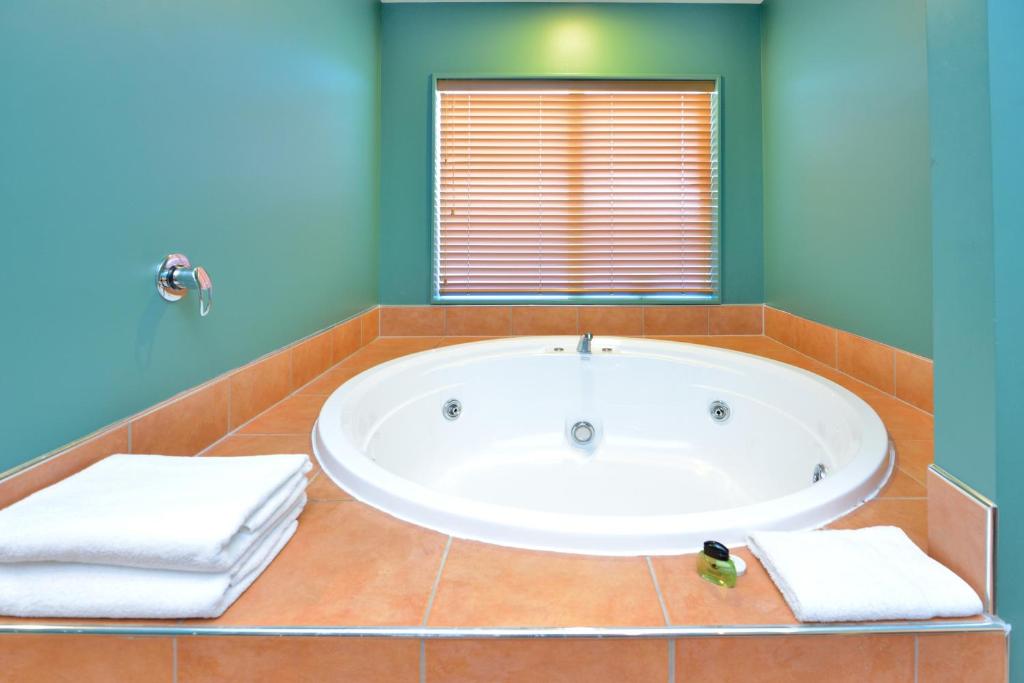 Shoreline Motel - Resim 36