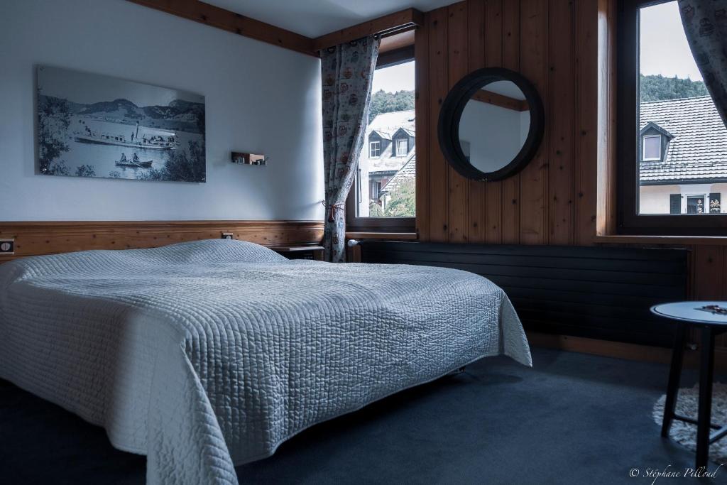 Postel nebo postele na pokoji v ubytování HOTEL de la Truite & SPA Le petit Nautilus