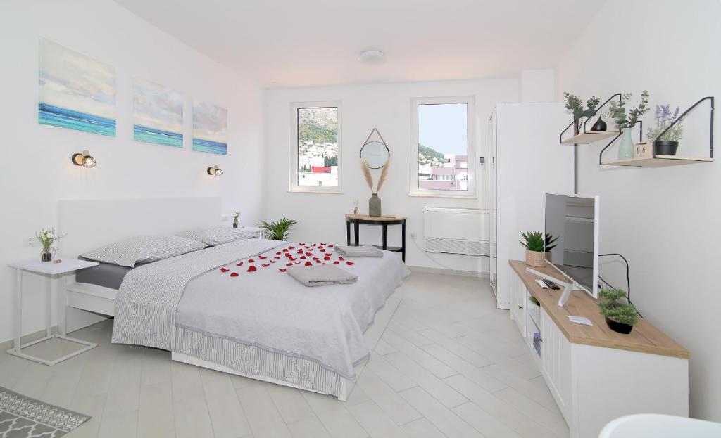Postel nebo postele na pokoji v ubytování Kenova studio apartment