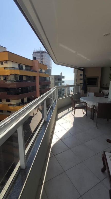  Apartamento confortável em Meia Praia - 200 metros da praia